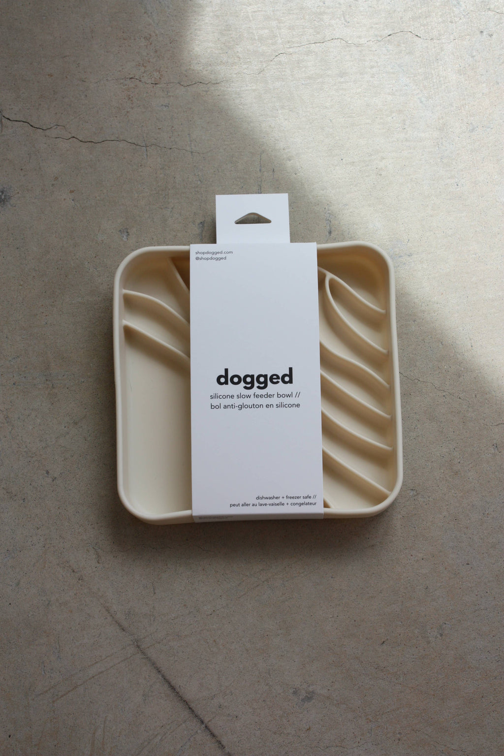 Gamelle anti-glouton silicone carré beige