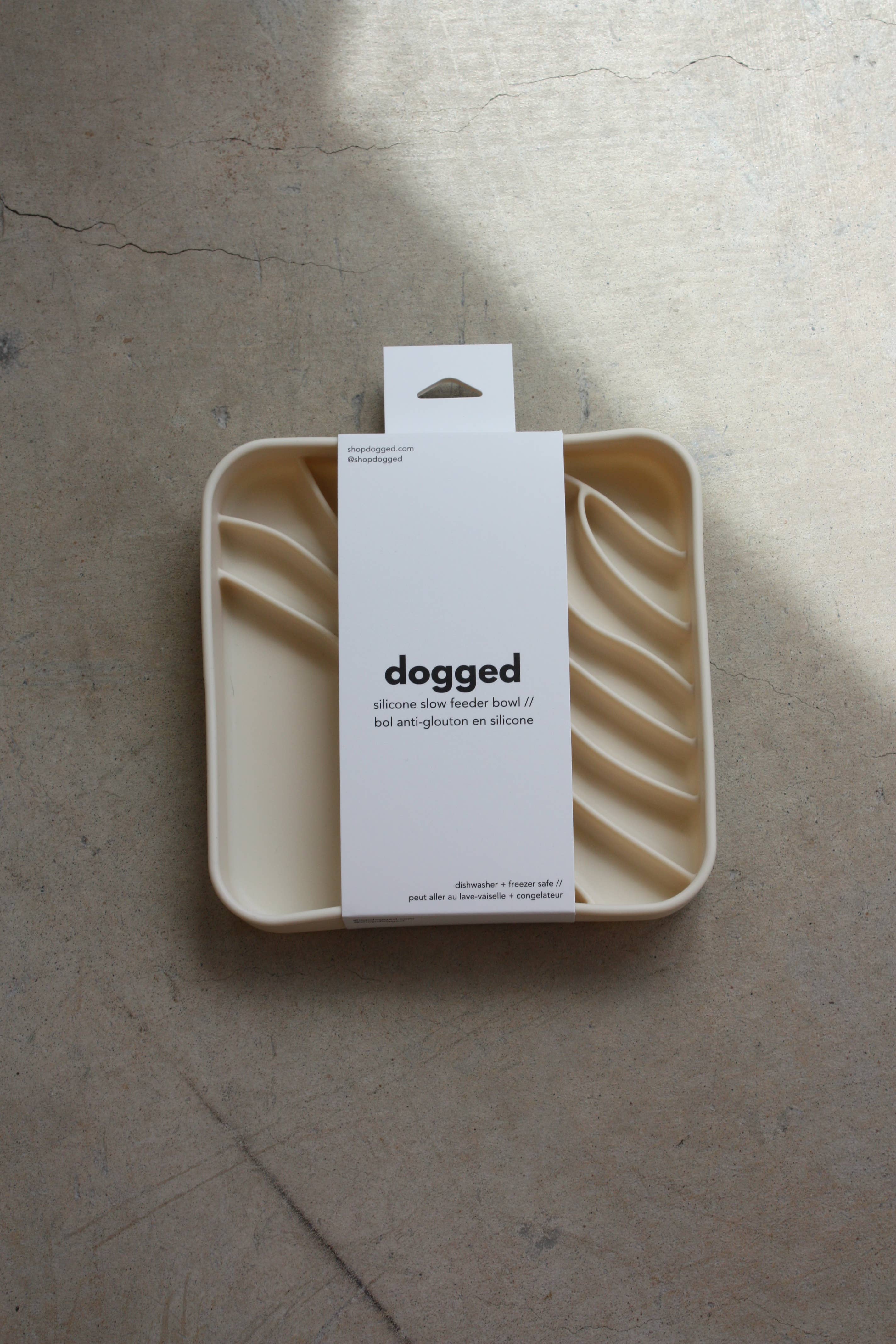 Gamelle anti-glouton silicone carré beige