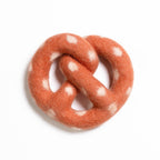 Jouet bretzel doux en feutre