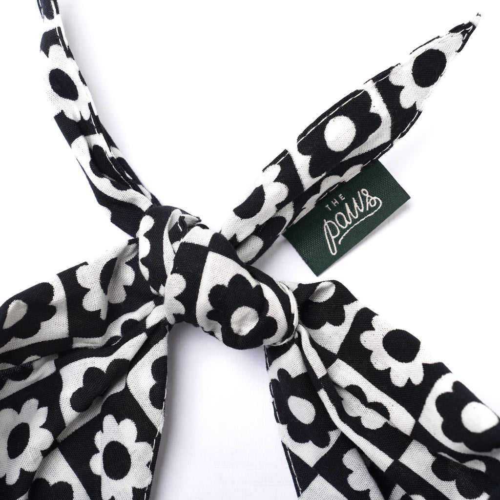 Bandana pour chien - Damier fleuri noir & blanc