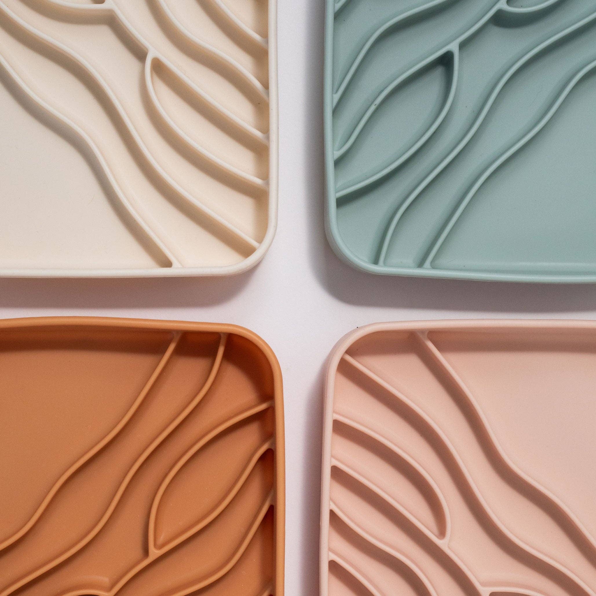 Gamelle anti-glouton silicone carré beige