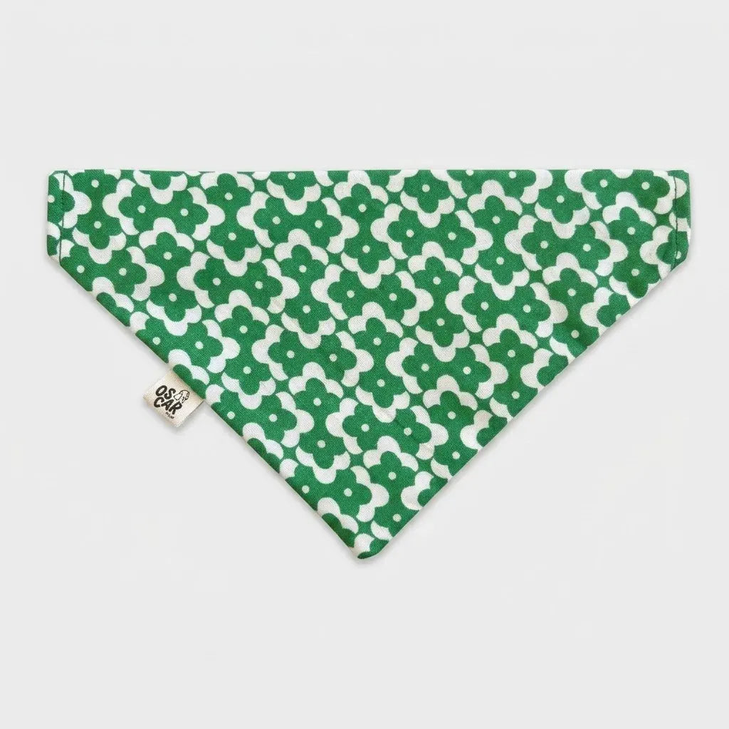 Bandana fleurs vertes à glisser dans le collier