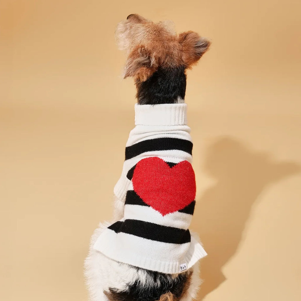 Pull à col rayé et coeur